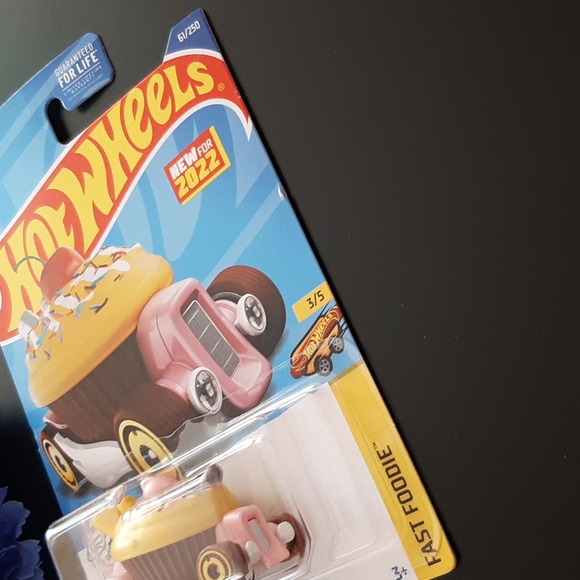 Hot Wheels Sweet Driver 2022 Fast Foodie Cupcake Car Cake Toppers - Picture 4 of 9